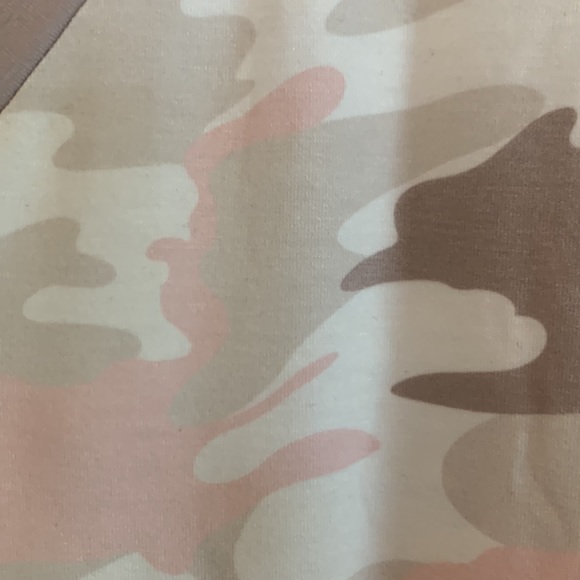 Super Soft Pink and Brown Camo V-Neck Tee Shirt Size 2X - Picture 2 of 4